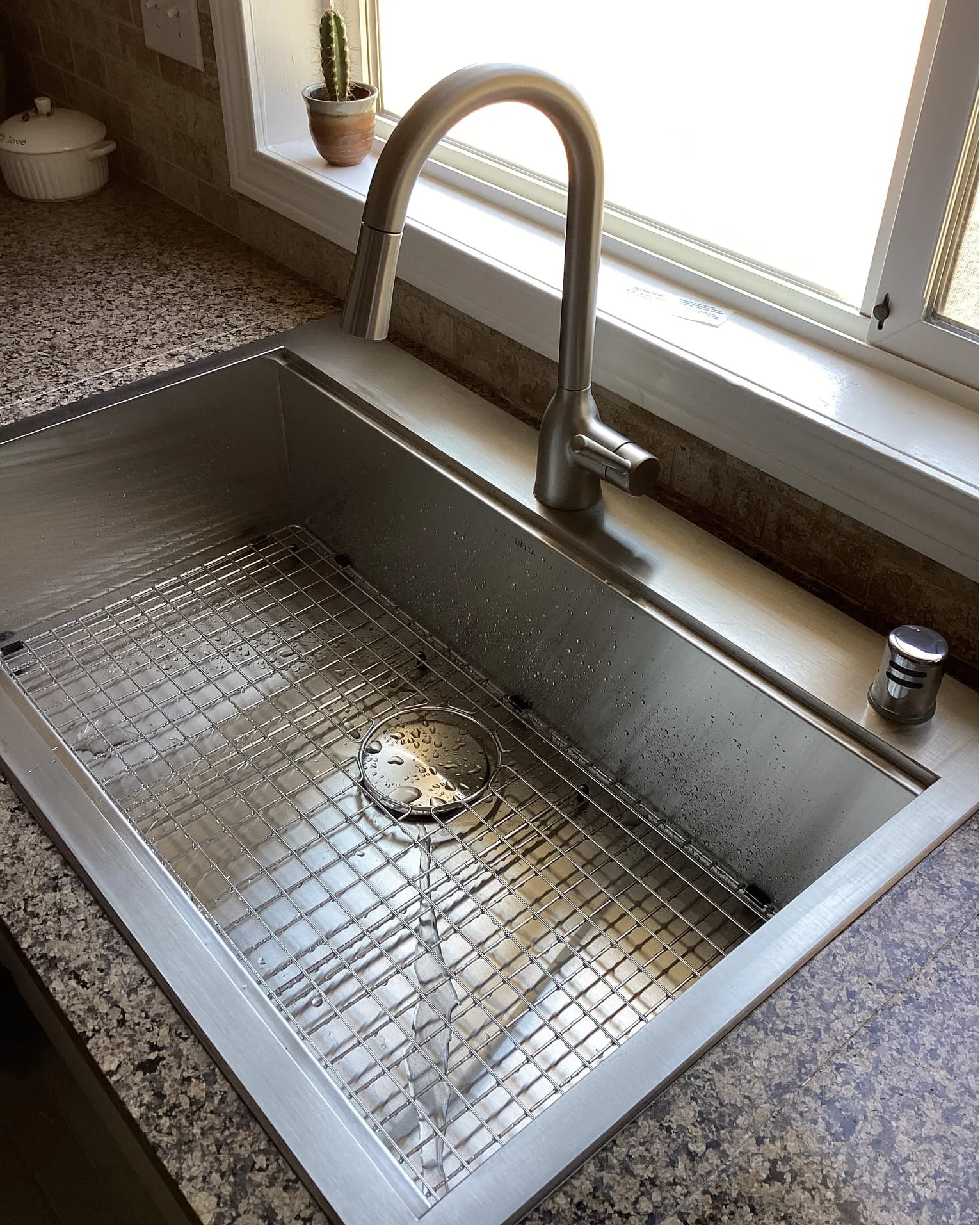 A Simple Guide to Unclogging Drains with a Plunger